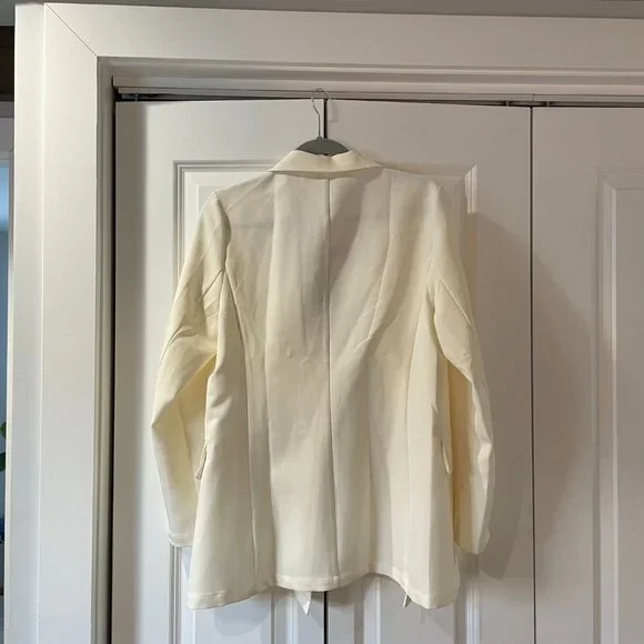 White Blazer - Picture 2 of 2
